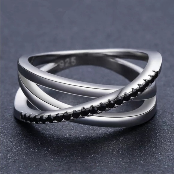 Jewelry - *NEW*925 Silver Twisting Sapphire Women’s Ring